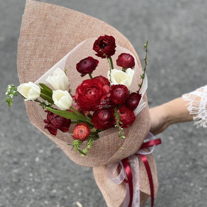 “Scarlet Whisper – Lời Thì Thầm Đỏ Thắm”