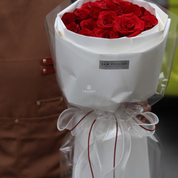“Đỏ Vĩnh Cửu – Bó Hồng Ecuador Dáng Tròn Sang Trọng”