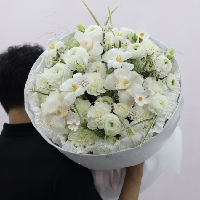 “Ivory Grace – Vẻ Đẹp Thuần Khiết”