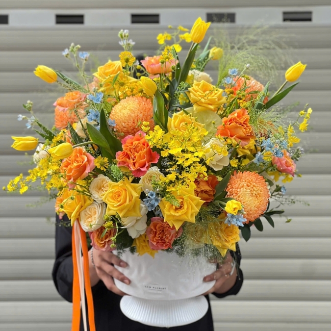 Bình hoa tone vàng cam 