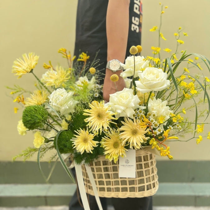 Hoa giỏ Trắng kem- Xanh lá thư giãn