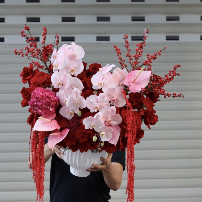 “Red Majesty – Vẻ Đẹp Quyền Lực”