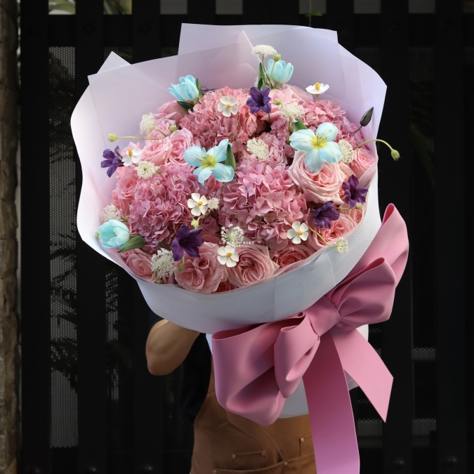 “Tú Cầu Hồng Nhập Khẩu – Ngọt Ngào Kiêu Sa”