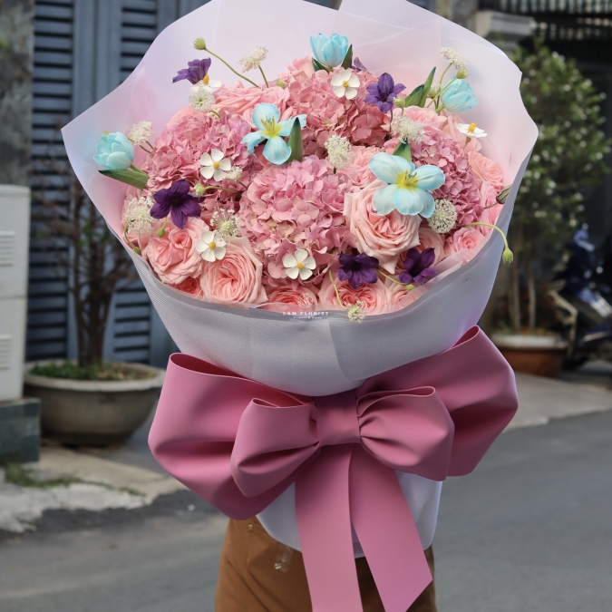 “Tú Cầu Hồng Nhập Khẩu – Ngọt Ngào Kiêu Sa”