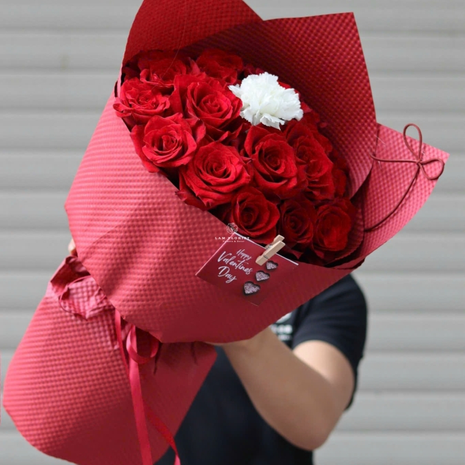 “Hồng Đỏ Tình Yêu – Điểm Chạm Dịu Dàng”