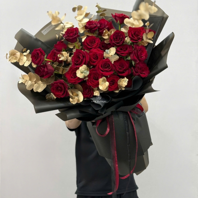 “Hồng Ecuador Đỏ – Quyền Lực & Đam Mê”