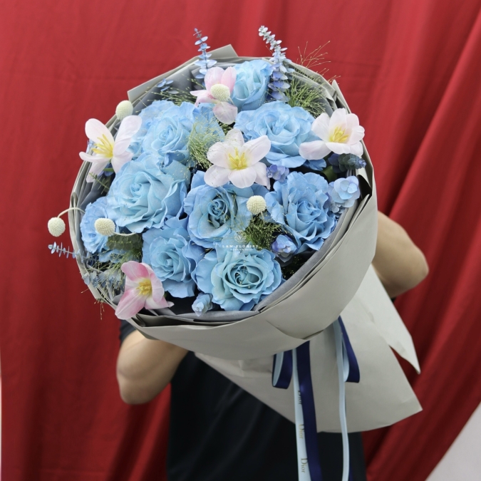 “Hồng Sky Blue & Tulip Trắng – Dịu Dàng Bình Yên”