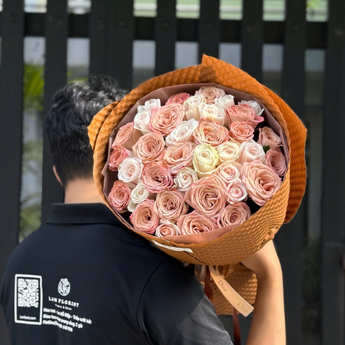 “Hồng Capuchino & Kem Dâu – Ngọt Ngào Trầm Lắng”