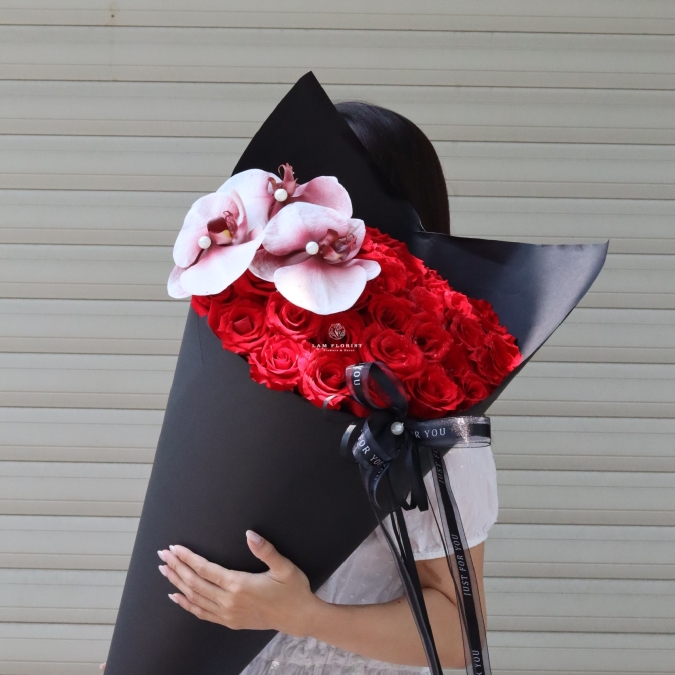 Bó Hoa Que Kem Hồng Đỏ & Lan Hồ Điệp