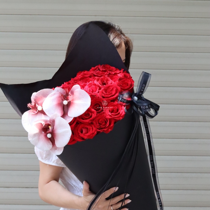 Bó Hoa Que Kem Hồng Đỏ & Lan Hồ Điệp