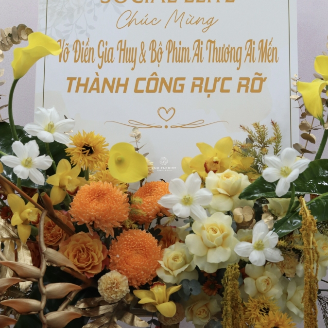 Kệ Chúc Mừng Ánh KIm Rực Rỡ