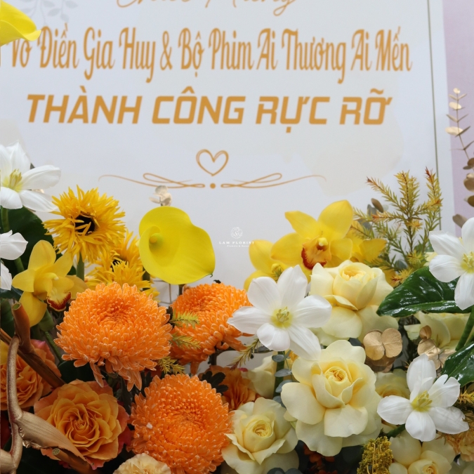 Kệ Chúc Mừng Ánh KIm Rực Rỡ