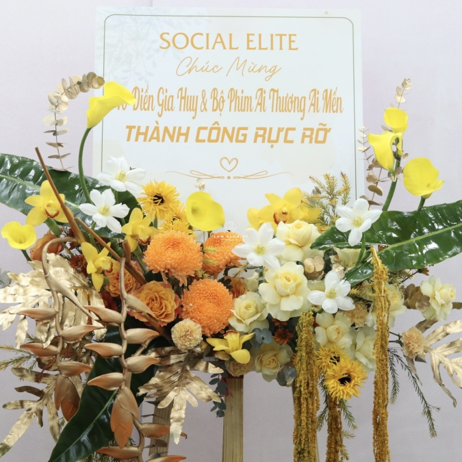 Kệ Chúc Mừng Ánh KIm Rực Rỡ