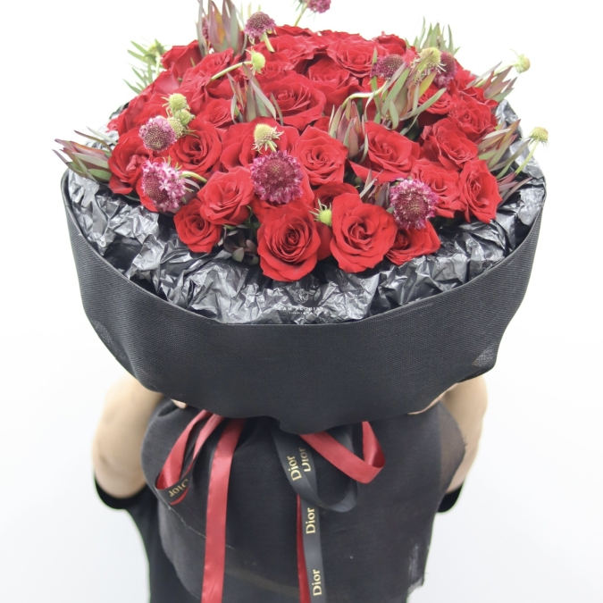 Bó Hoa Tròn Đỏ Quyến Rũ 