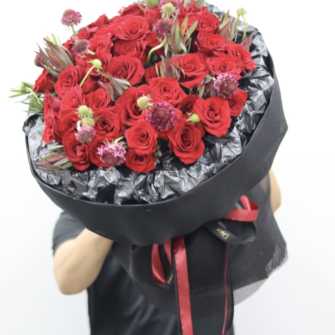 Bó Hoa Tròn Đỏ Quyến Rũ 